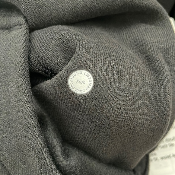 NWT Lululemon Scuba Oversized 1/2 Zip Hoodie
Black Size XS/S - Picture 8 of 11